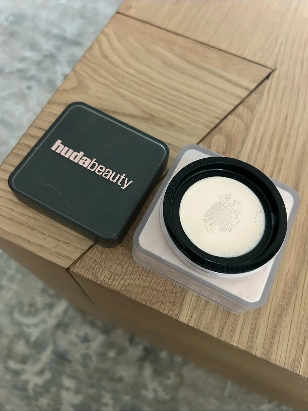 New Huda Beauty Easy Bake Blurring Loose Baking & Setting Powder Cupcake